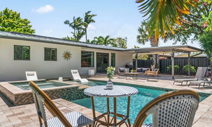 Wilton Manors Villa | Charming Villa Getaway with Pool in Wilton Manors