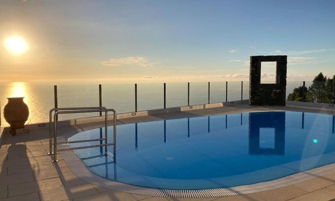 Faja da Ovelha Villa | Charming Villa in Fajã da Ovelha with Private Pool