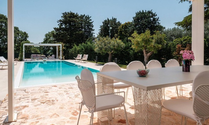 Gioia del Colle Villa | Charming villa in Puglia with garden, barbecue, wood oven and private pool