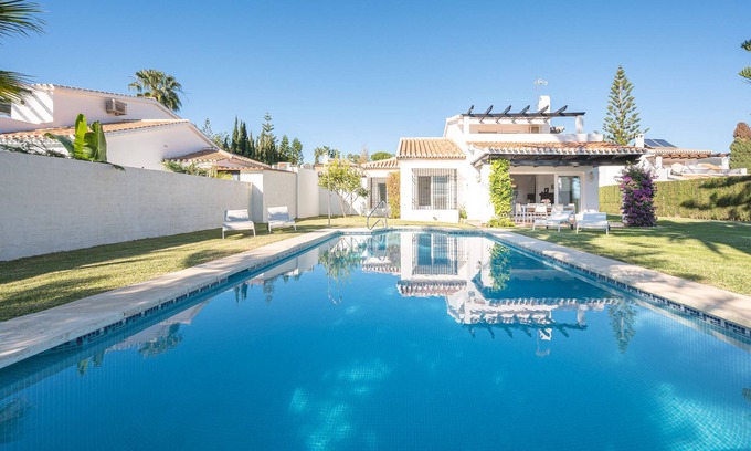 Elviria House | Charming villa with garden and private pool