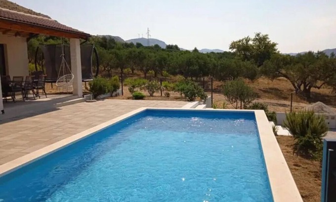 Grebastica Villa | Charming villa with 3 bedrooms and WiFi, AC in enchanting Grebaštica