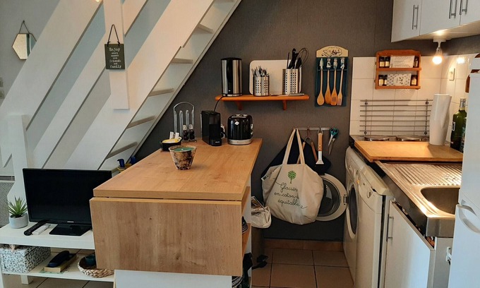 Capbreton Apartment | Charming Villa with Terrace, Close to Beach & Town Center, Sleeps 4