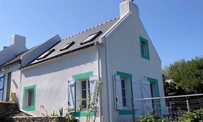 Locmaria House | Charming Village House in Samzun, 200m from Beach, WiFi, Garden, No Pets