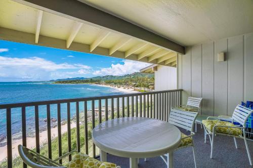 Wailua House Lots House | Charming Wailua Bay View Oceanfront Top Floor with an Amazing View!