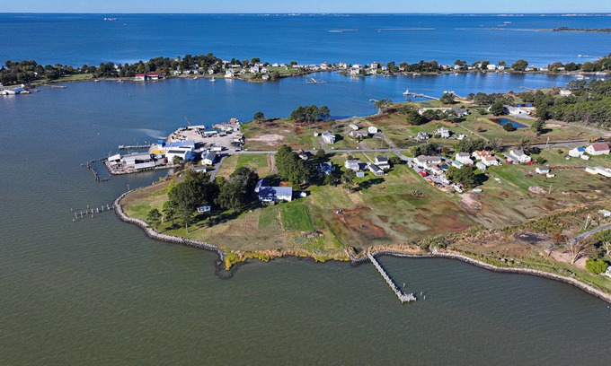 Fishing Creek Other | Charming Waterfront Farmhouse 10 minutes from Blackwater NWR - Pet Friendly