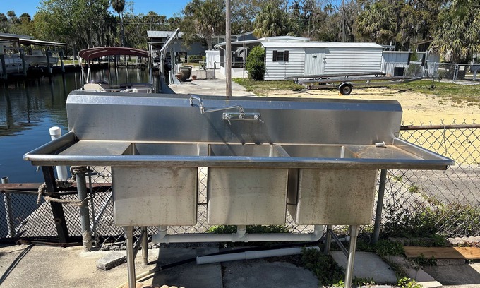 Homosassa House | Charming Waterfront 2-bedroom mobile home in Old Homosassa with direct access!
