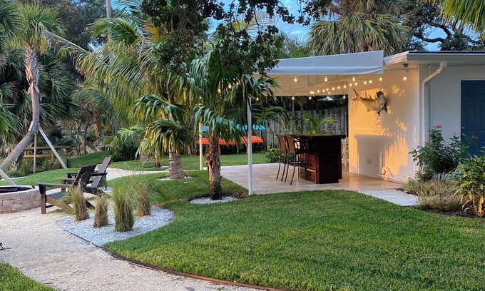 Inlet District House | Charming Waterfront 3-bedroom house in Jupiter Inlet Village District