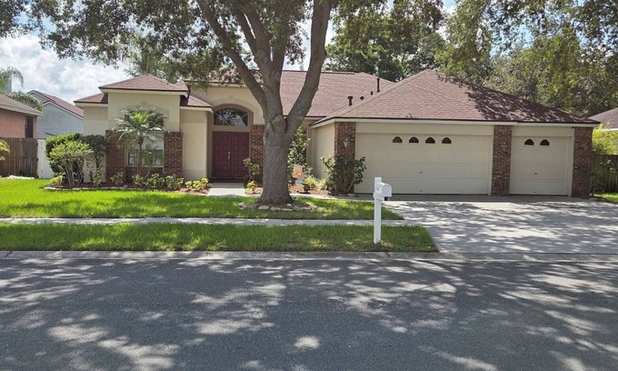 East County Civic Group House | Charming Wheel-Chair Accessible 3-bedroom house in lovely Valrico