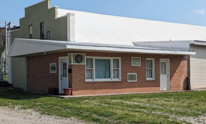 Windsor Apartment | Charming Windsor Apartment: Easy access to Katy and Rock Island Trails.