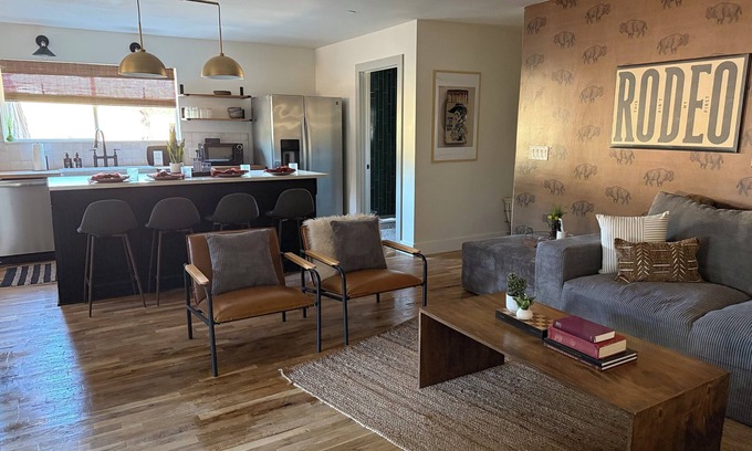 Creston House | Charming Wine Country Coop Retreat