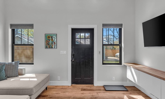 Lawrence Apartment | Charmingly Stylish 1-bed Loft Apt! Wonderful Lawrence Barker neighborhood