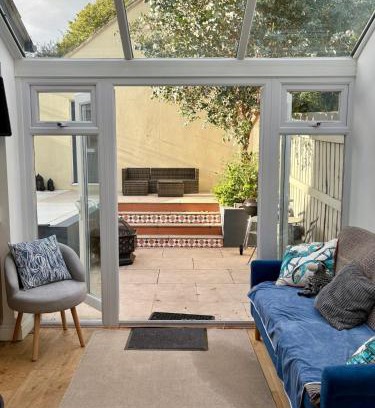 Charmouth House | Charmouth Sea House by the beach