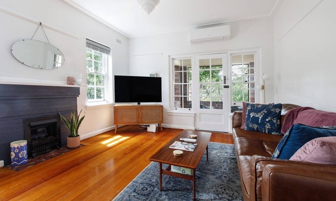 St Kilda Apartment | Charnwood Vintage Effortless Elegance in St Kilda