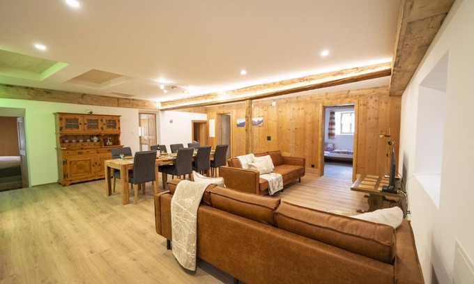 Sent Apartment | Chasa Capricorn Sent: Spacious 5-room apartment in alpine chic style in the heart of Sent