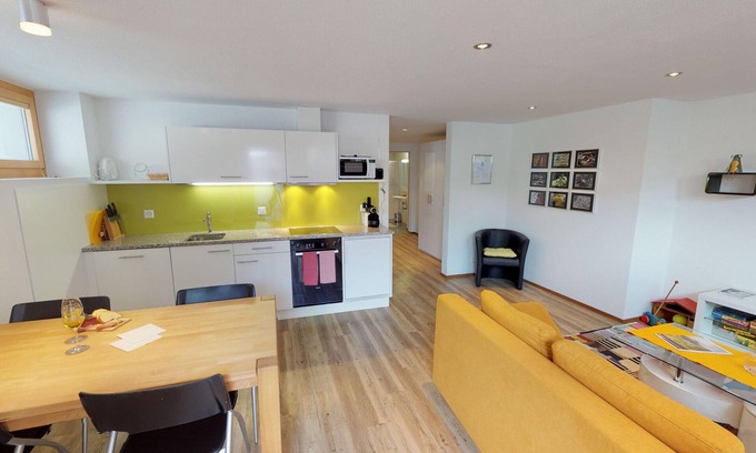 Tschlin Apartment | Chasa Samalgors: Modern and family-friendly 3-room apartment in the idyllic mountain village of Tschlin