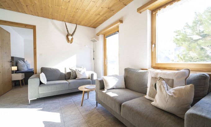 Sent Apartment | Chasa Sulai: Renovated holiday flat with a view Sent