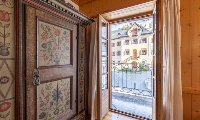 Sent Apartment | Chasa Tredeschin: Holiday flat with style in the village center of Sent