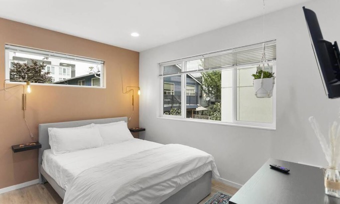 Whittier Heights Apartment | Chase's sweet suite - Micro Studio - 91Walkscore