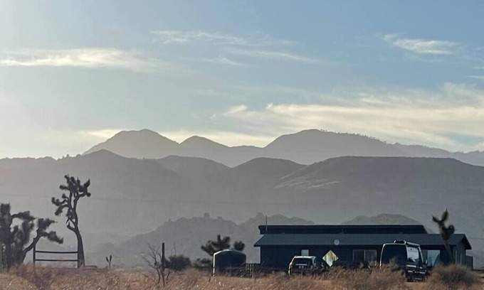 Pioneertown House | Chasing The Moon: Walk to Pappy's & Tub Views