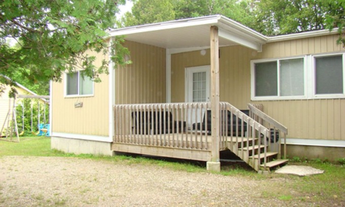 Sauble Beach House | Chasta Pines - Sauble Cottage close to the Beach.