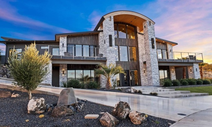 Hurricane House | Chateau 58 ~ Ultra Luxury Mansion ~ Pool ~ Events!