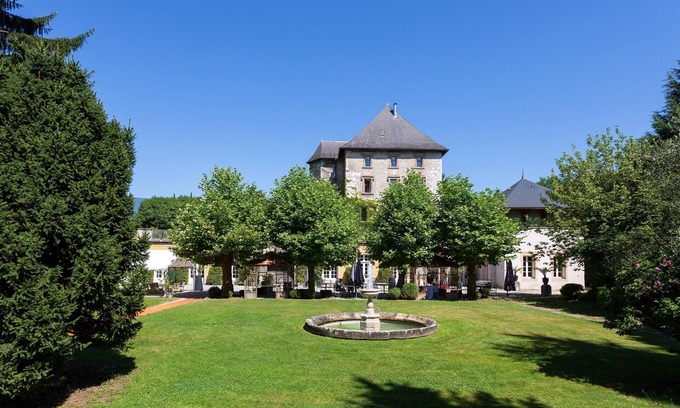 Chambery Apartment | Chateau Authentique avec piscine dans les Vignes