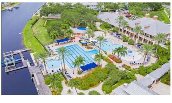 Apollo Beach House | Chateau Blue Haven 3-bed 3 Bath in amazing Sunny Apollo Beach w/pool, bar, gym.