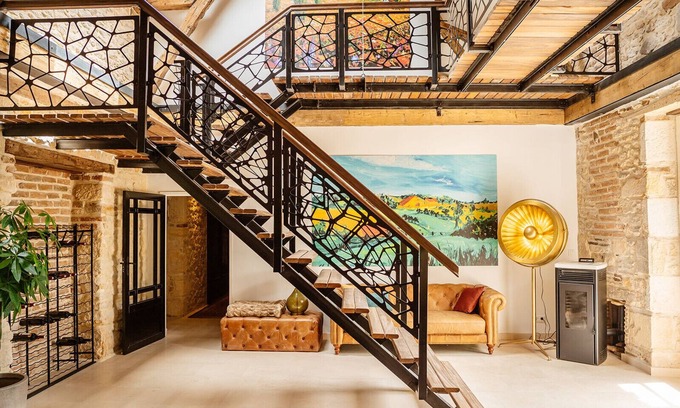 Prayssac Villa | Chateau Camp del Saltre Main house with beautiful vineyard and swimming pool