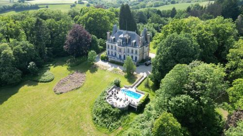 Saint-Leger-de-Fougeret Villa | Chateau de Clinzeau
