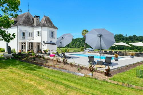 Ance Feas House | Chateau de Heaas
