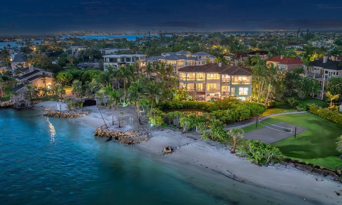 Siesta Key House | Chateau de la Siesta | Private Beachfront, Lagoon Pool, Lanai Bar & Stunning Gulf Views