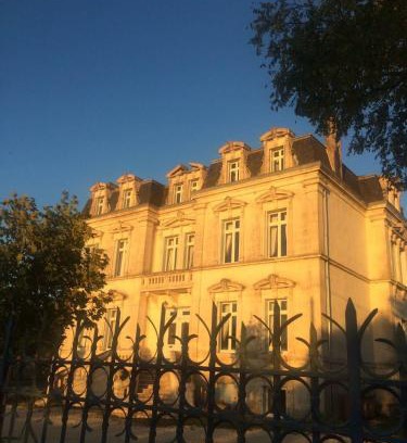 Aulnay Bed & Breakfast | Chateau de Minargent