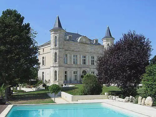 Laugnac Villa | Chateau Elegante at Nouvelle-Aquitaine
