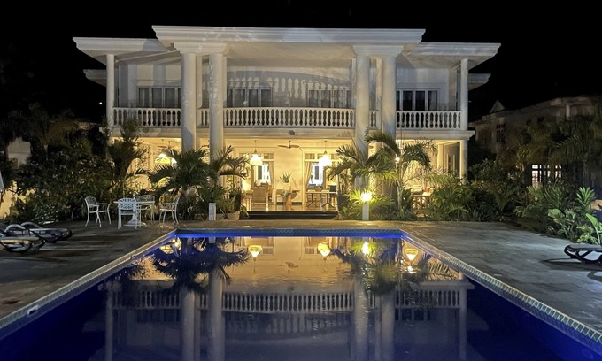 Beau Vallon House | Chateau Elysium