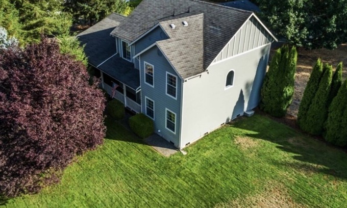Graham House | Chateau Graham w/hot-tub