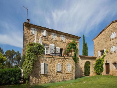 Lorgues House | Chateau in Lorgues with Pool & Vineyard Views