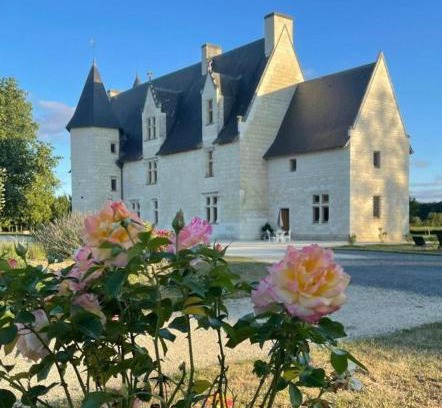 Les-Trois-Moutiers Bed & Breakfast | Chateau Manoir de Chandoiseau