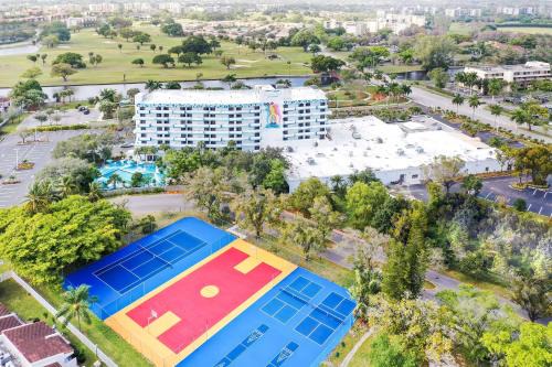 Inverrary Hotel | Chateau Mar Golf Resort, Trademark Collection by Wyndham
