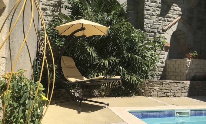 Cesseras Apartment | Chateau Marcel's 'Syrah' apartment