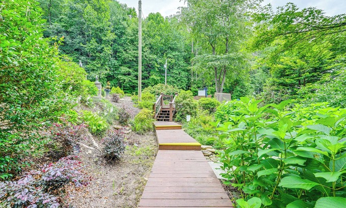 Hayesville Apartment | 'chateau on Compass Creek' Hayesville Apartment!