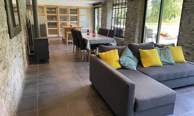 Meillon Cabin | Chateau pool house, 1.5 hectares of garden, perfect for families