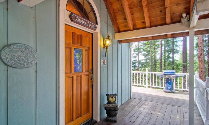Yosemite West House | Chateau Royal East