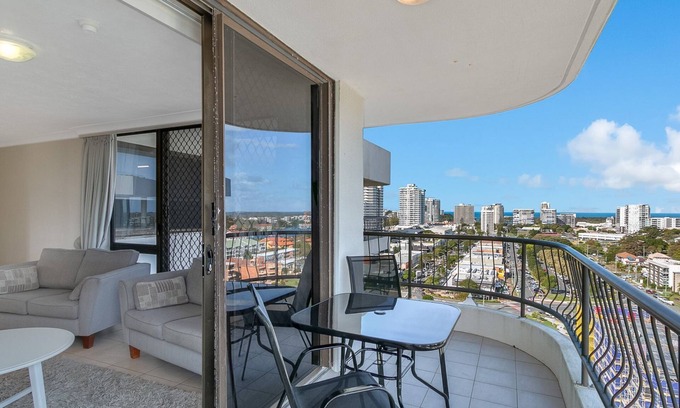 Coolangatta Apartment | Chateau Royale Unit 36 Situated on Kirra hill overlooking Coolangatta