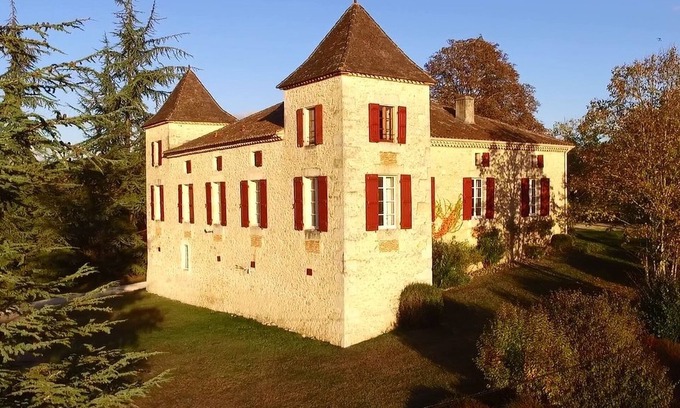 Bourlens House | Château with spectacular view, en-suites, Pool, Tennis, Grand Piano, BBQ, WiFi