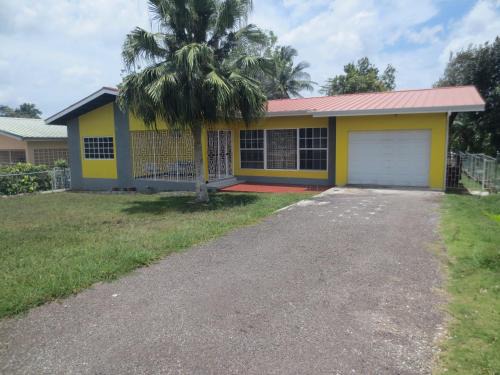 Mandeville House | Chateau Yellow