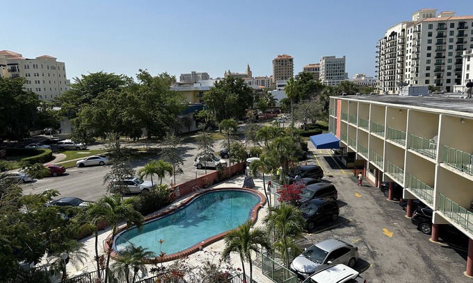 Douglas Hotel | Chateaubleau Hotel