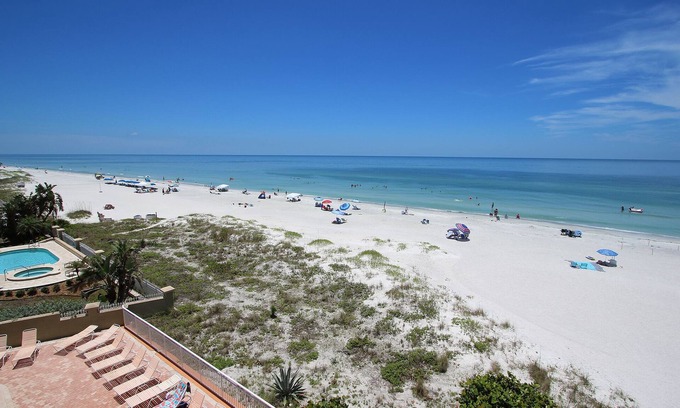 Indian Shores Condo | Chateaux Condominium 302