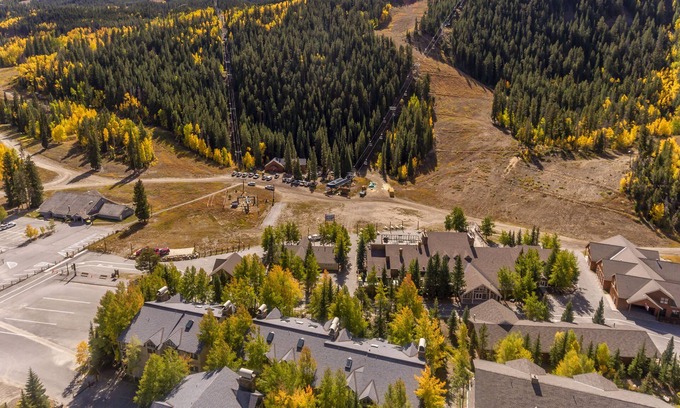 Mountain House Condo | Chateaux D'Mont~ - Closest 2BR to Mountain House lifts - Pvt Hot Tub in unit