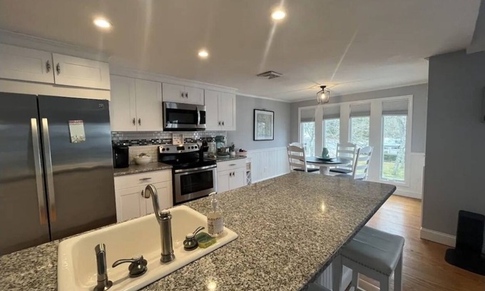 North Chatham Condo | Chatham Luxury! WALK to beach