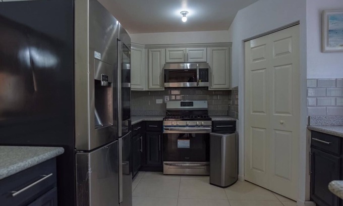 Montego Bay House | CHATHAM PALMS - FREE BEACH ACCESS - AIR CON THROUGHOUT